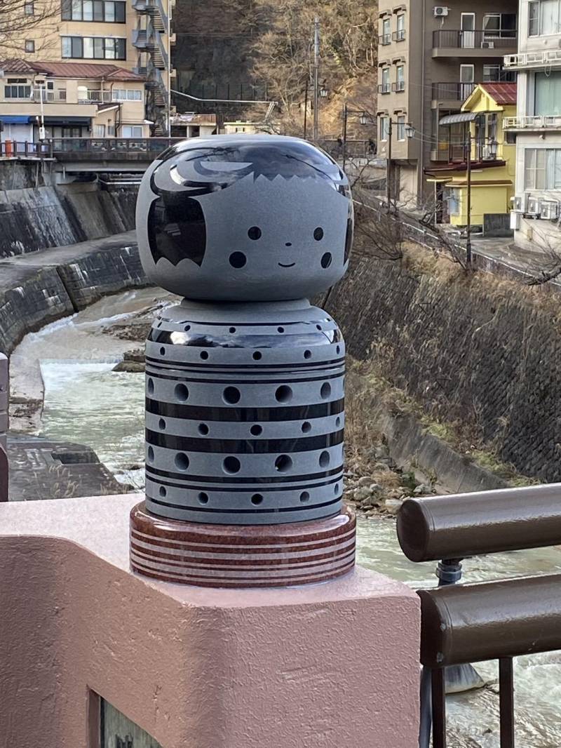 こけし灯篭　日中