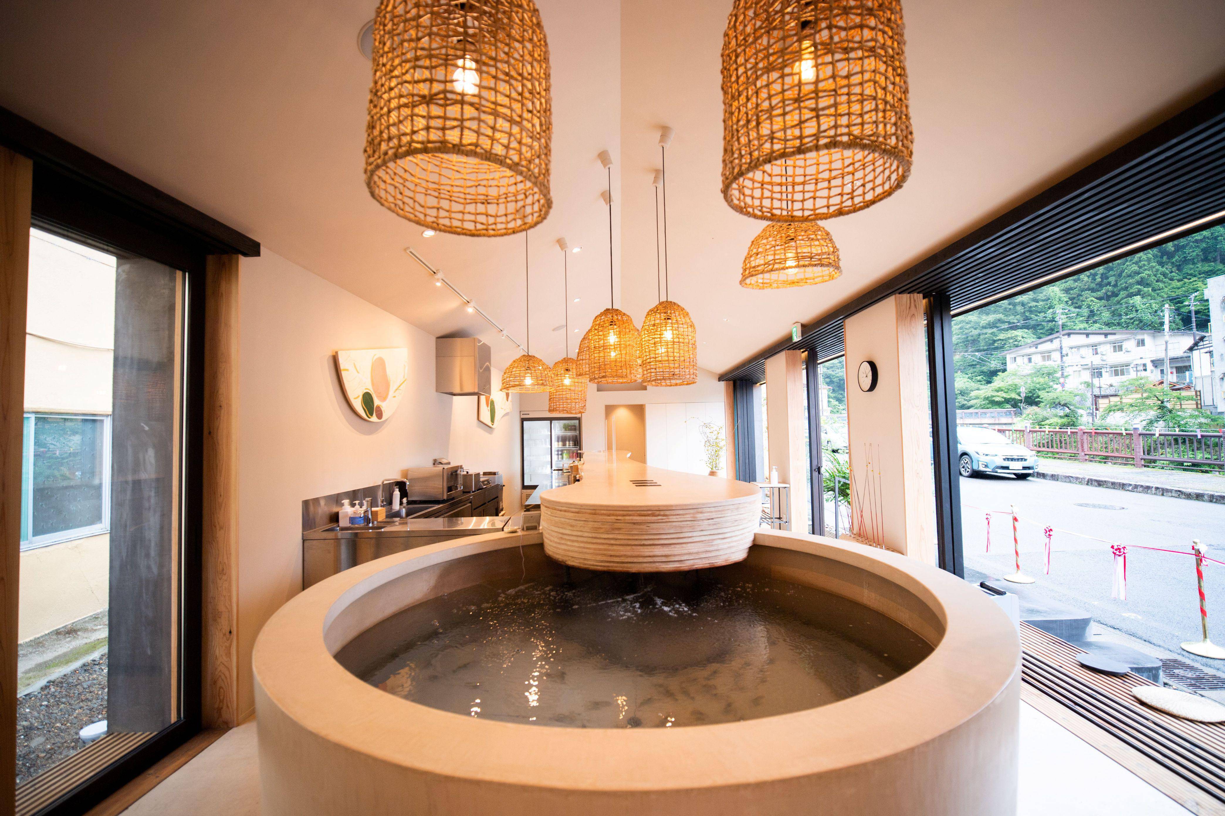 （内観）エビ釣り水槽